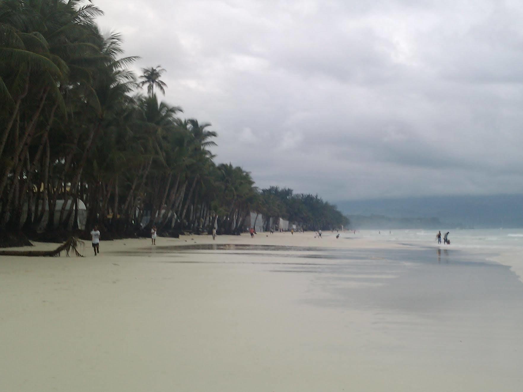 Amigos Beach Resort Balabag  Luaran gambar