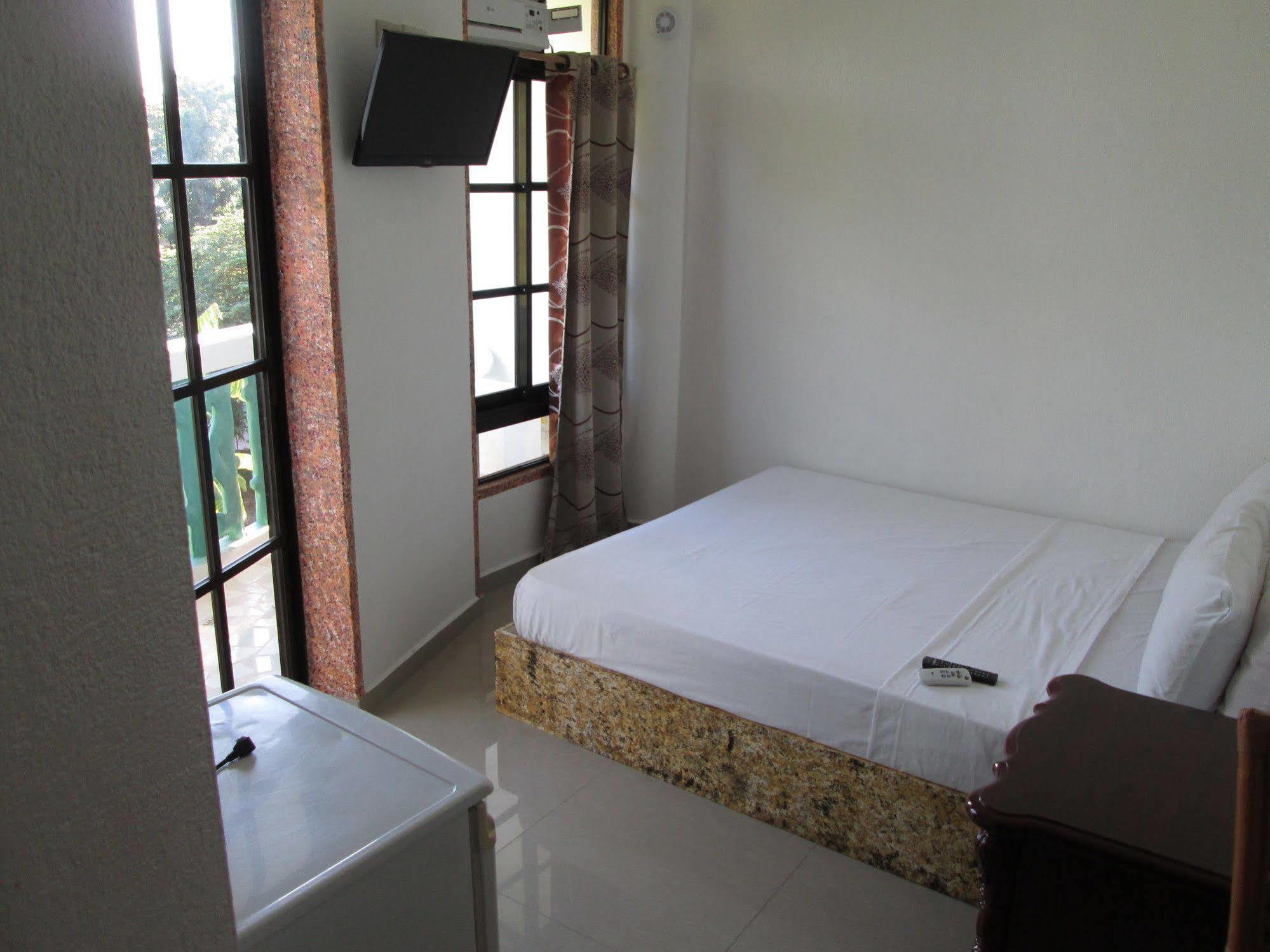 Amigos Beach Resort Balabag  Luaran gambar